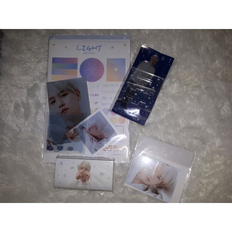 BAEKHYUN BEYOND LIVE LIGHT 2ND MERCH
