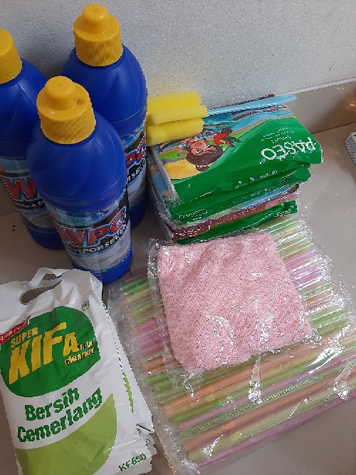 Wpc Pembersih Porselen Biru Botol Isi 800ml