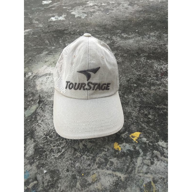 Topi Strapback tour stage