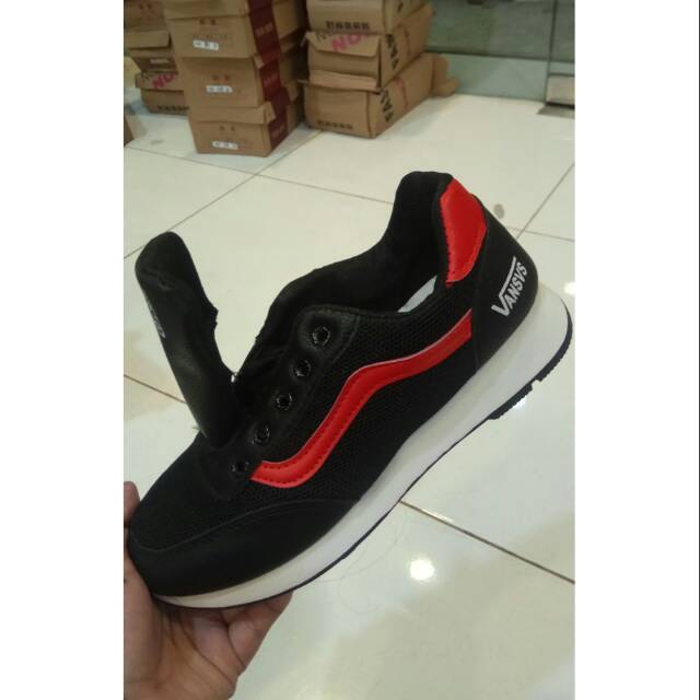 Sepatu sale import cuci gudang