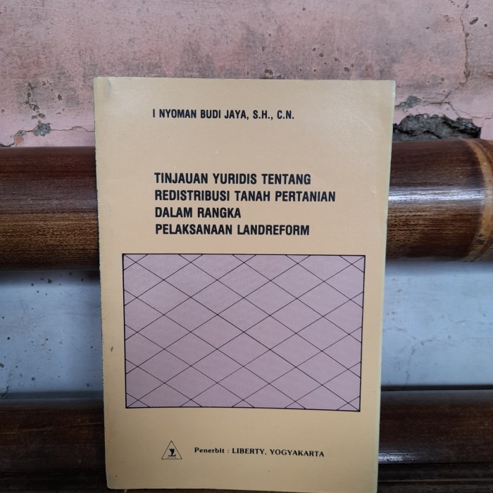 ORIGINAL BUKU Tinjauan Yuridis Tentang Redistribusi Tanah Pertanian I Nyoma