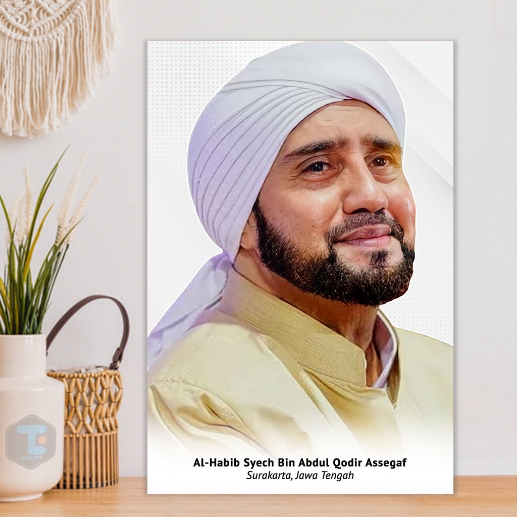Poster Habib Syech Hiasan Dinding Foto Habib Syech bin Abdul Qodir Assegaf Ulama Wall Decor Kayu Fra