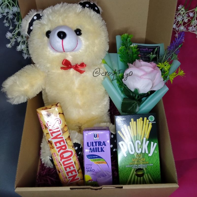 

Hampers Hadiah Boneka Buket Wisuda / Ulang Tahun