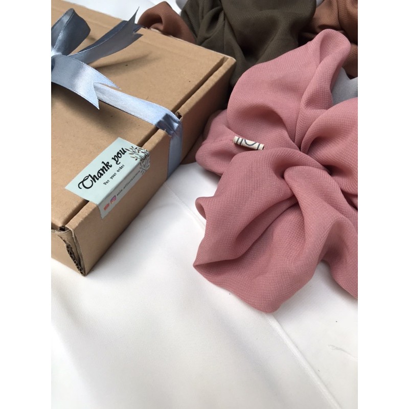 

gift box sola / SOLA / hampers / hadiah / kado / box kerudung / hampers kerudung / gift box murah