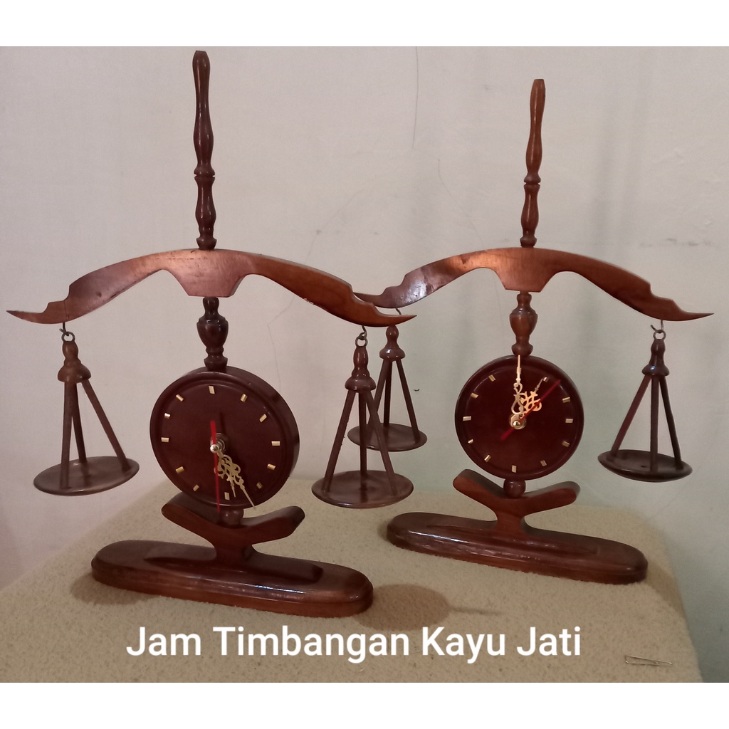 Pajangan Jam Timbangan Kayu antik