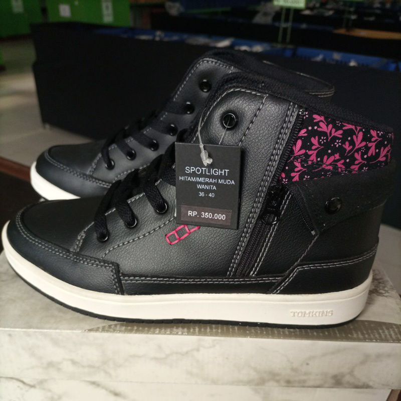 Sepatu Tomkins Spotlight