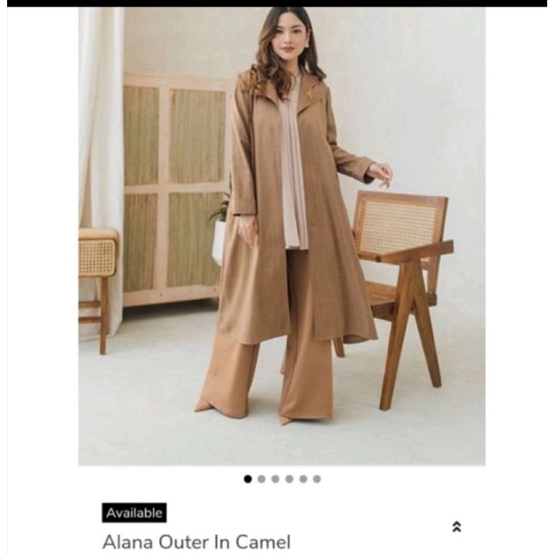 Alana outer wearing klamby-