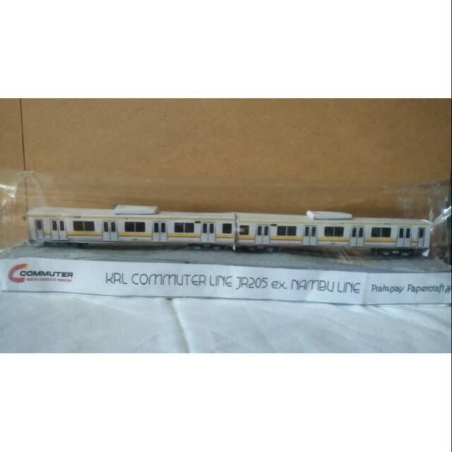 Papercraft krl commuter line jr205 ex. Nambu Line kereta api kereta listrik