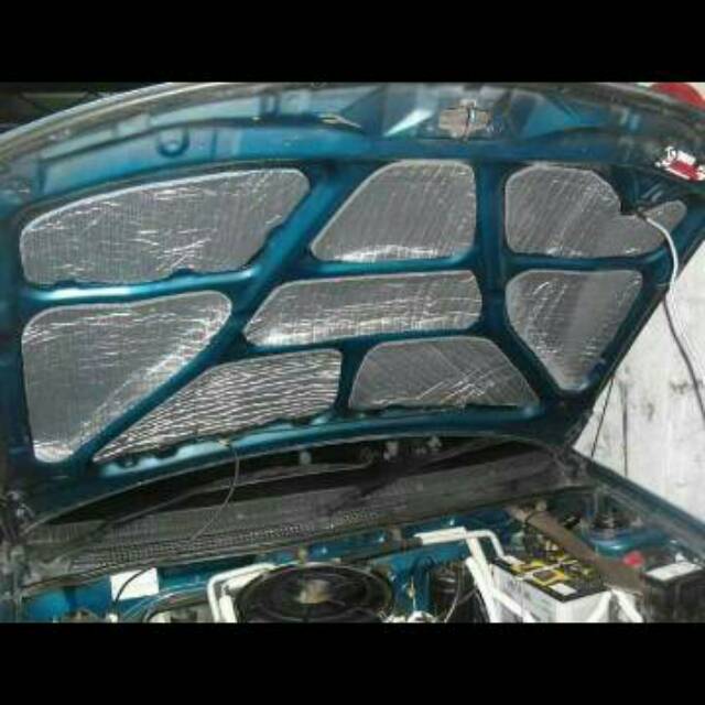 Peredam panas kap mobil