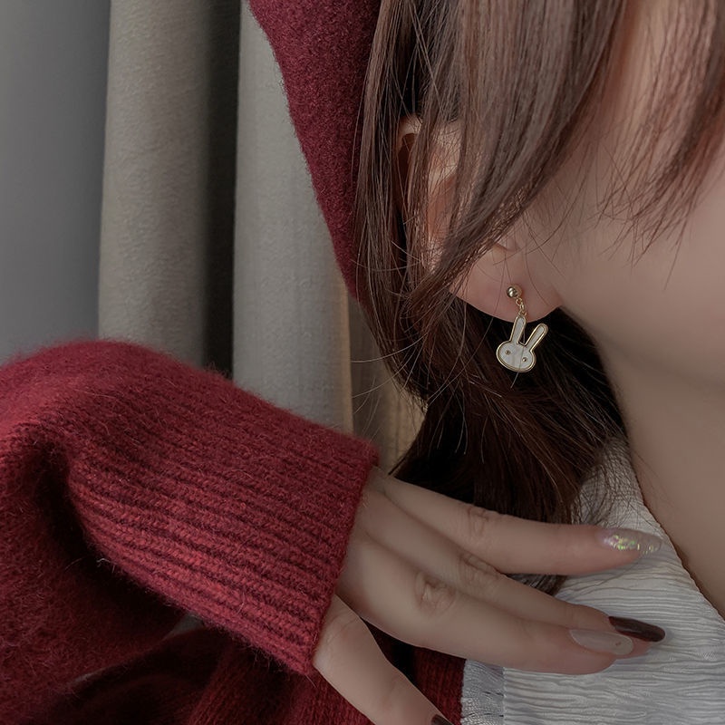 Lucu asimetris kelinci anting-anting niche desain sterling silver anting-anting anting-anting kecil