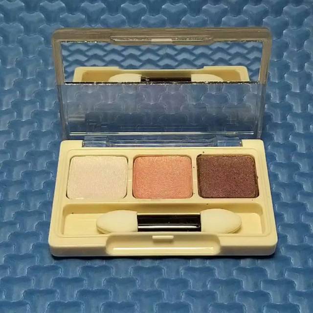 Viva Queen Eyeshadow 3 Warna / Kecantikan Wajah