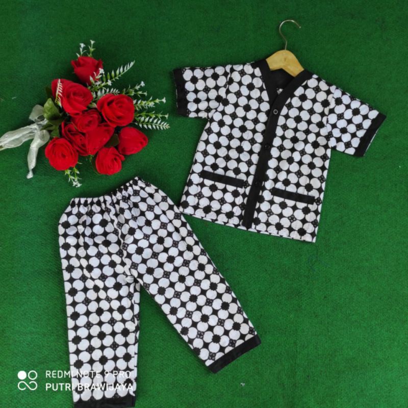 Set Piyama Batik Anak Untuk  Usia 1-5 Tahun Di Pakai Cowok Dan Cewek.