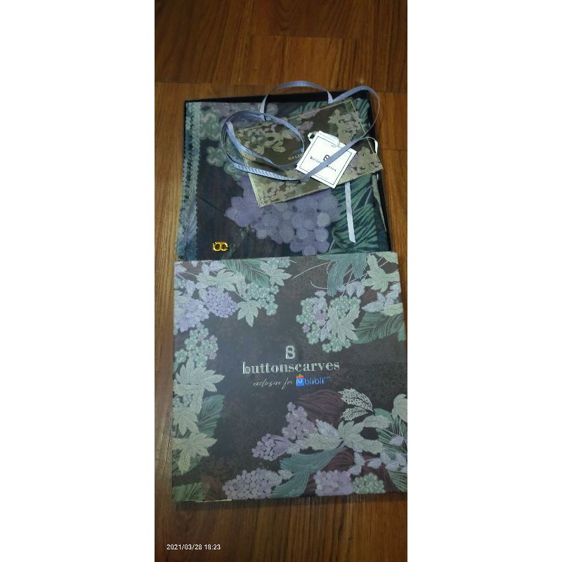 preloved buttonscarves Lilac midnight