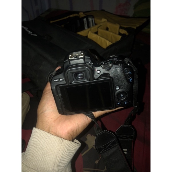 Camera canon DSLR eos 200D Bekas/second No Box tombol tombol empuk masih bagus banget