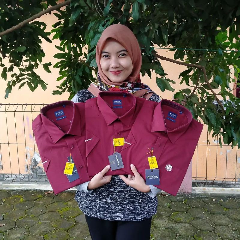 Kemeja Arrow Merah Pendek (Tag Bandrol 299.900)