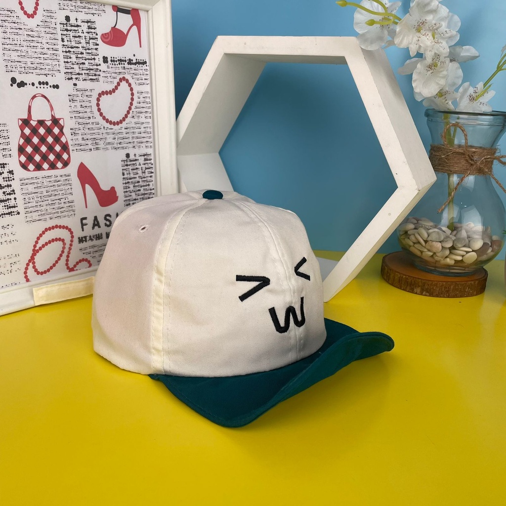 MetaCollections TOPI ANAK FASHION HAT MOTIF EKSPRESI LUCU TOPI ANAK UNISEX MOTIF BORDIR EMOJI-PUTIH