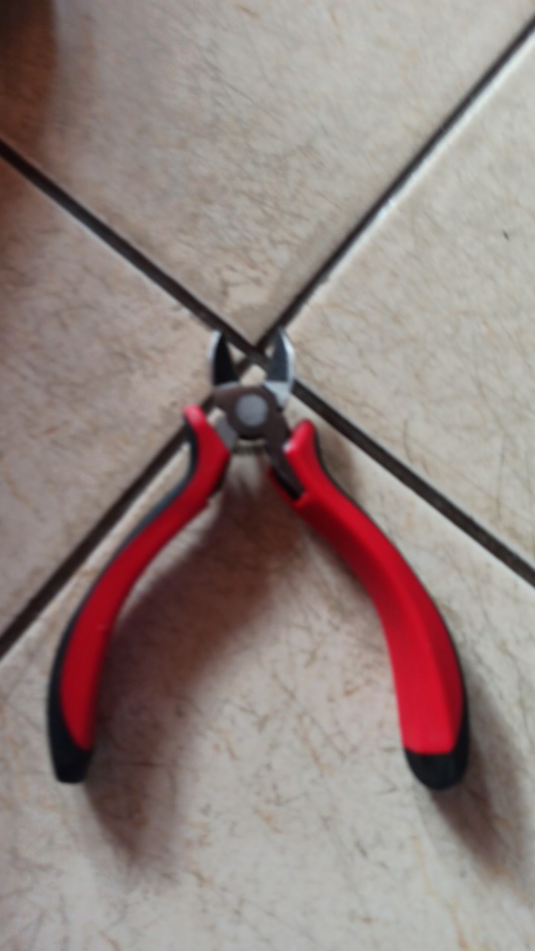 Tang Pemotong Penjepit Pemutar