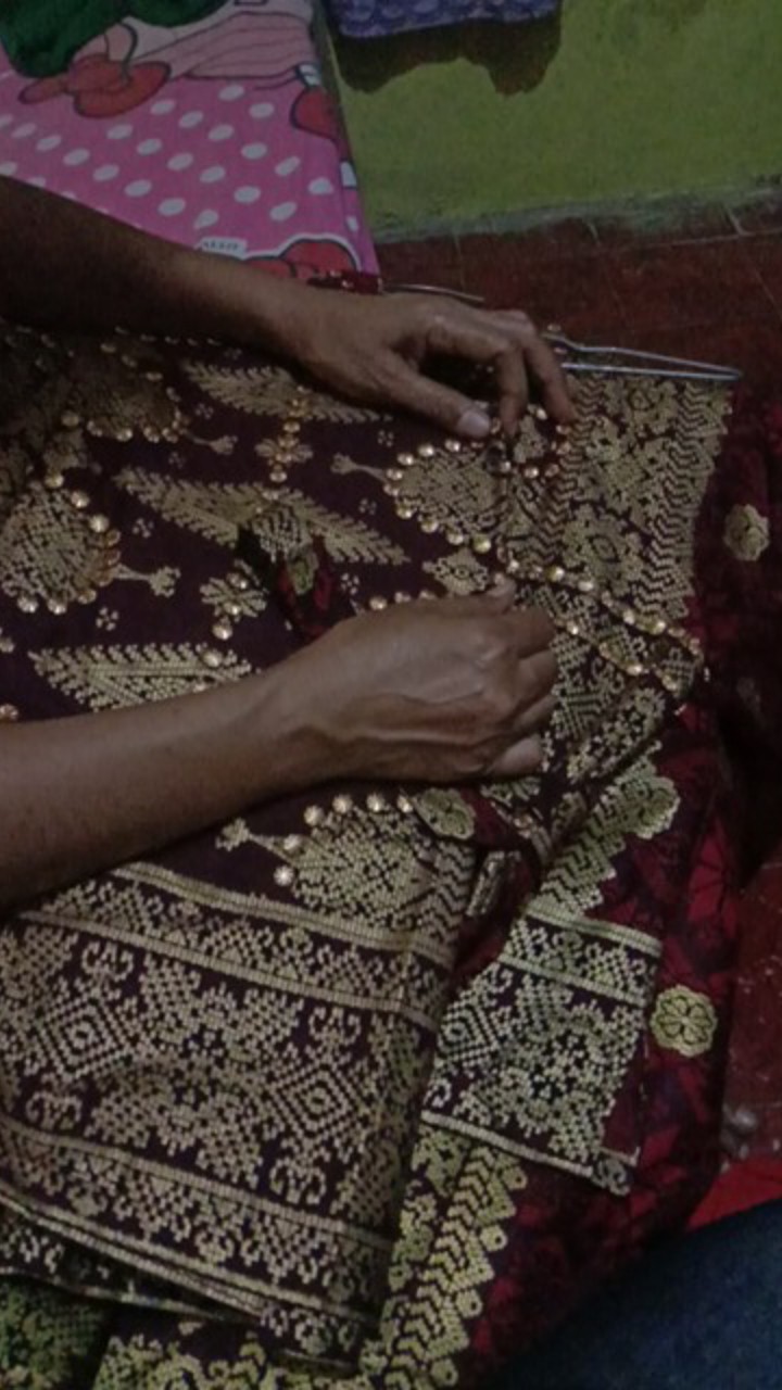 Setelan Peplum Songket Batik Jupri Palembang Ada Cowok Anak Cewek Dan Cowok Foto Terpisah Chat Admin