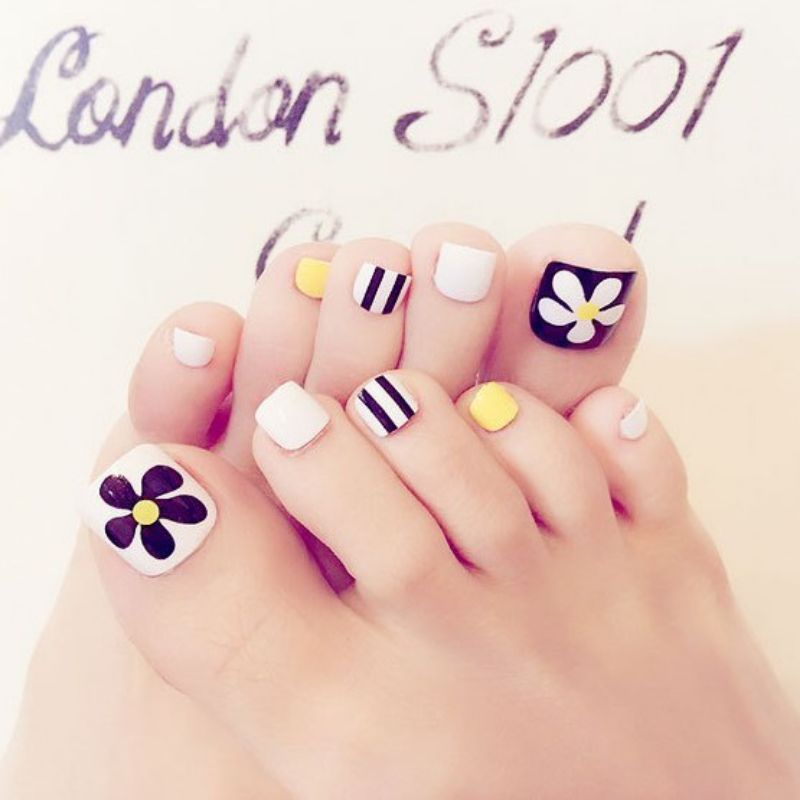 kuku kaki bunga palsu fake nails