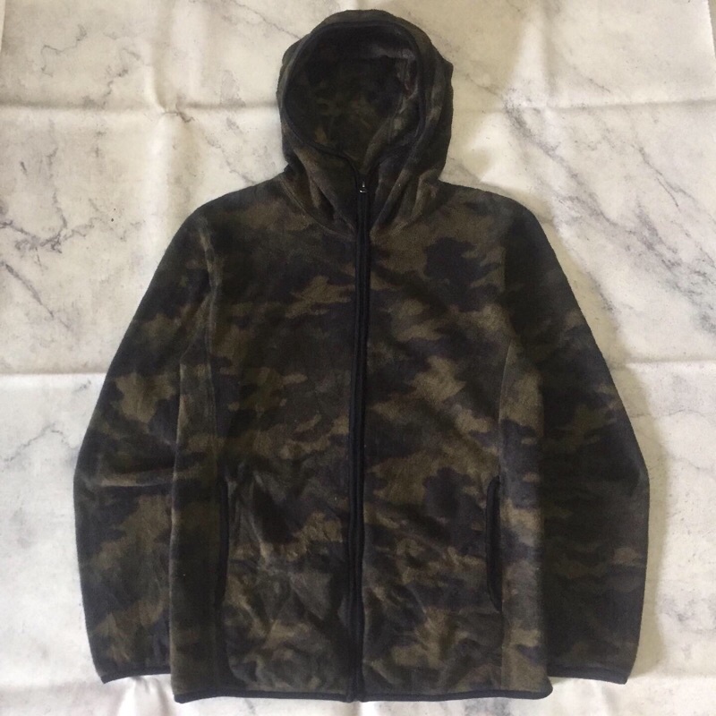 UNIQLO CAMO SHERPA ZIPHOODIE