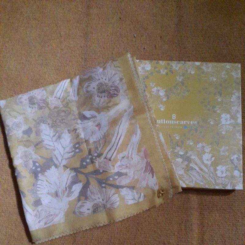 buttonscarves daisy yellow