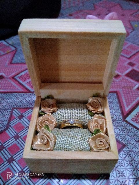 Kotak Perhiasan Cincin Kayu Rustic Ukuran 6x6x5cm