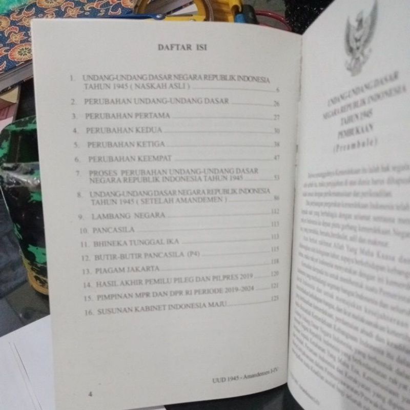 Buku UUD 1945 Dan Amandemen