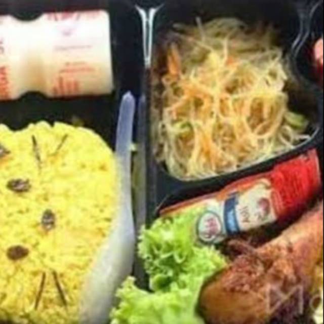 

Nasi kuning berkarakter ,dan nasi tummin