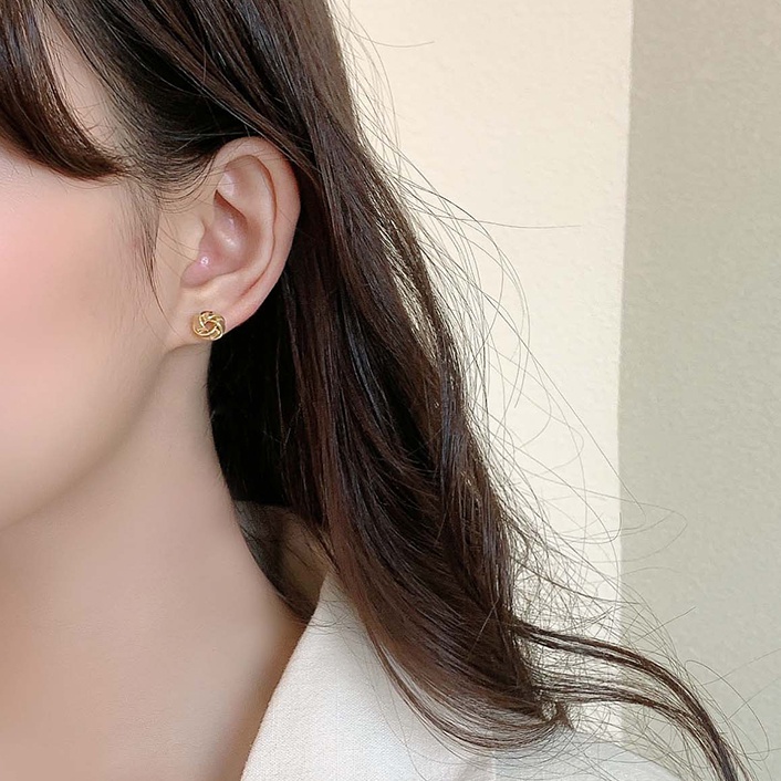 Anting Tusuk Motif Bunga Bahan Metal Warna Emas Ala Korea Untuk Wanita