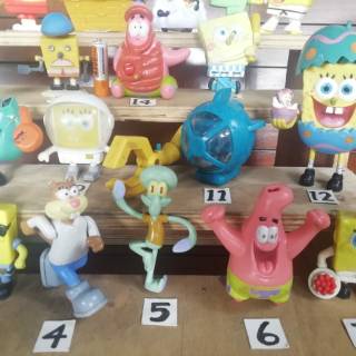 Lot 9 mainan  karakter spongebob  dkk hadiah happymeal kfc  