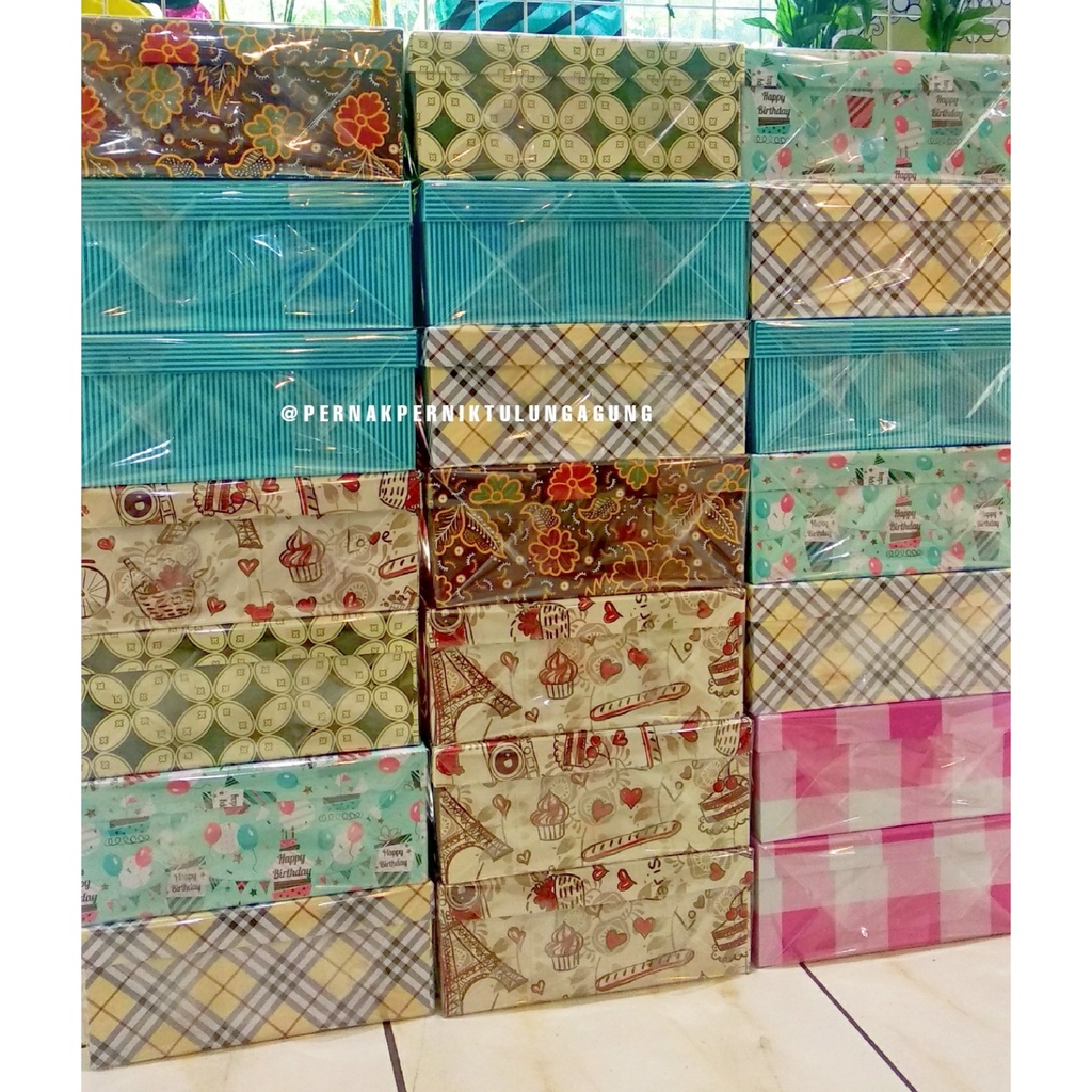 

Kotak kado 30x20x12cm - Kotak Sepatu