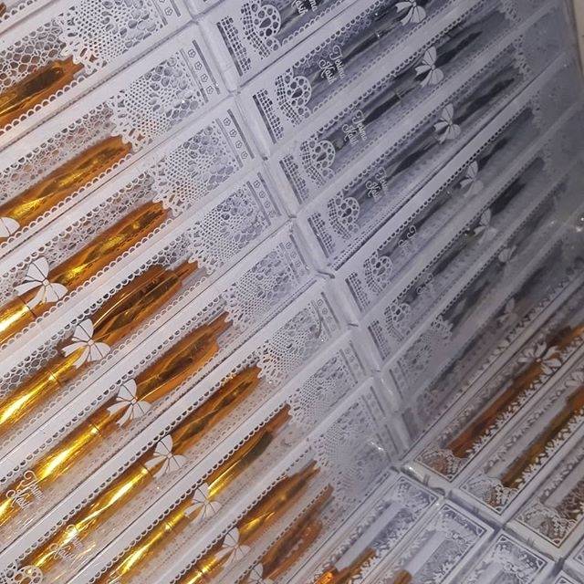 

SOUVENIR PULPEN KEMASAN MIKA MOTIF