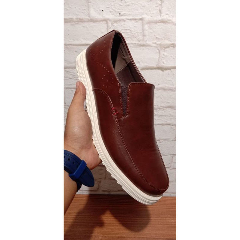 sepatu formal Diorucci