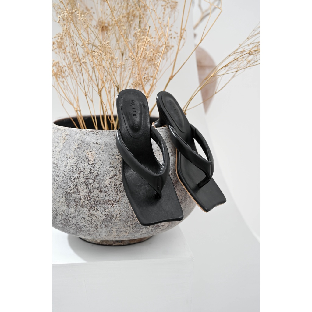 VANILLA SHOES - Dove Puffy Sandals Black