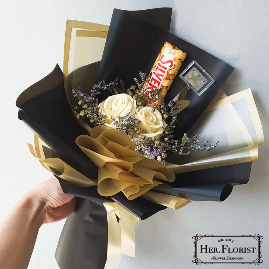 Her.Florist [Rose] Soap 2 Pcs And 1 Pcs Silverqueen/ Buket Bunga Sabun & Coklat Hadiah Kado