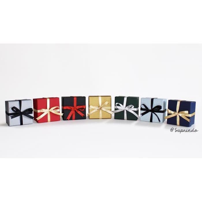 

KADO PERNIKAHAN Kotak Kado / Souvenir uk. 8 x 8 x 6 cm ADWA WAW