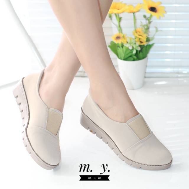 -SEPATU WANITA SLIP ON REZILIA -- MMM --