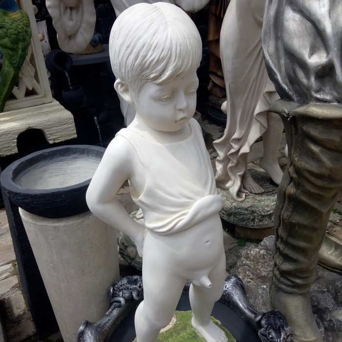 PATUNG AIR MANCUR ANAK