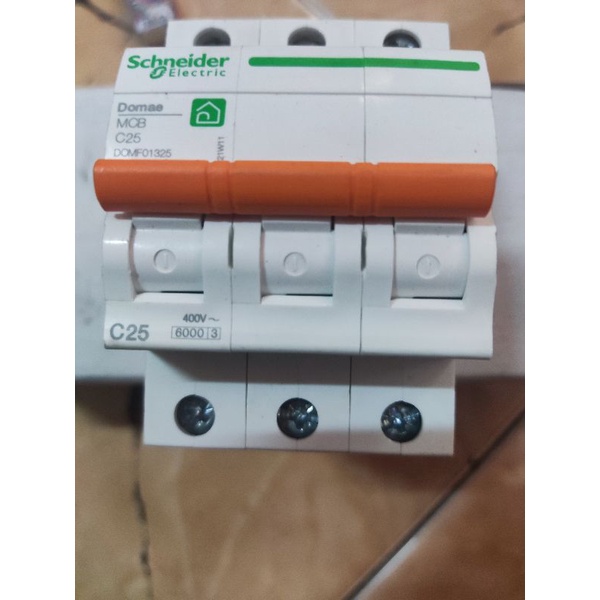 MCB Schneider 3phase 25A