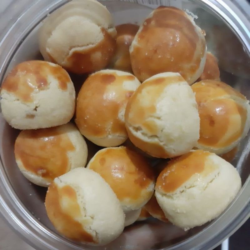 

KUE KERING NASTAR NANAS ISI 250 GRAM SNACK MAKANAN RINGAN LEBARAN CEMILAN CAMILAN ENAK