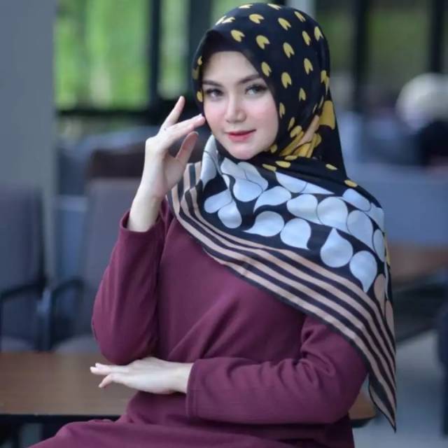 Hijab Segiempat Deenay Kw Motif Arwa Favorit