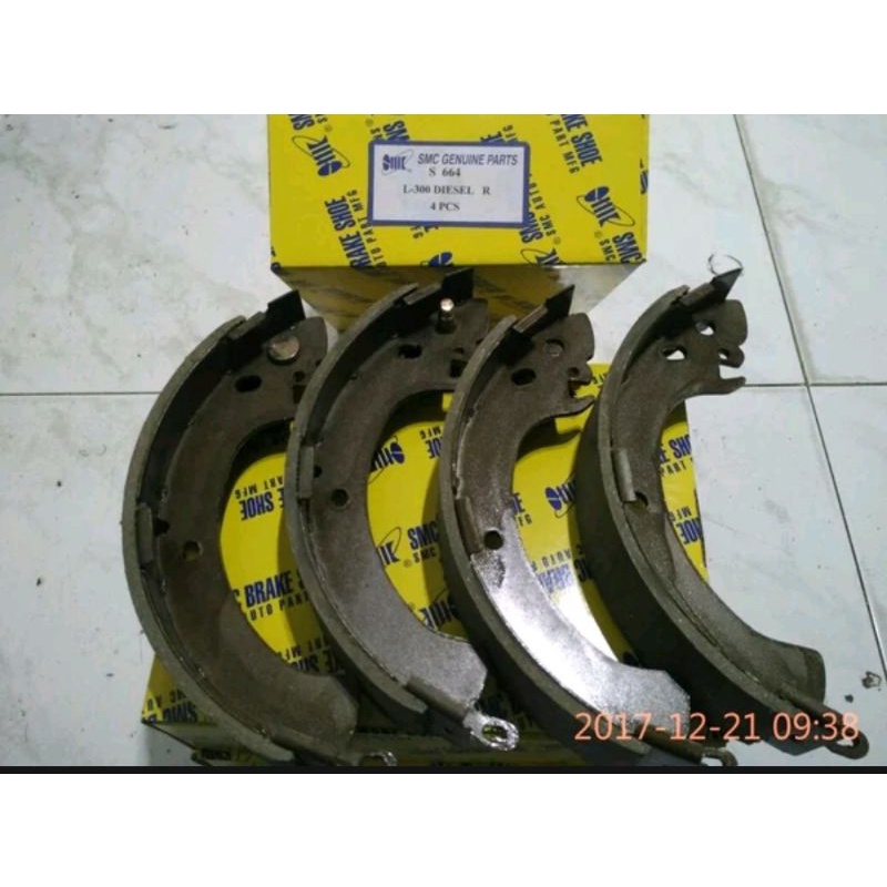 brake shoe kampas rem belakang Mitsubishi L300 diesel