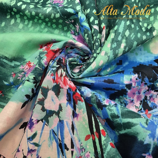 

Alta Moda Katun Voile Multiwarna Green Animal Floral Abstrak (1M)