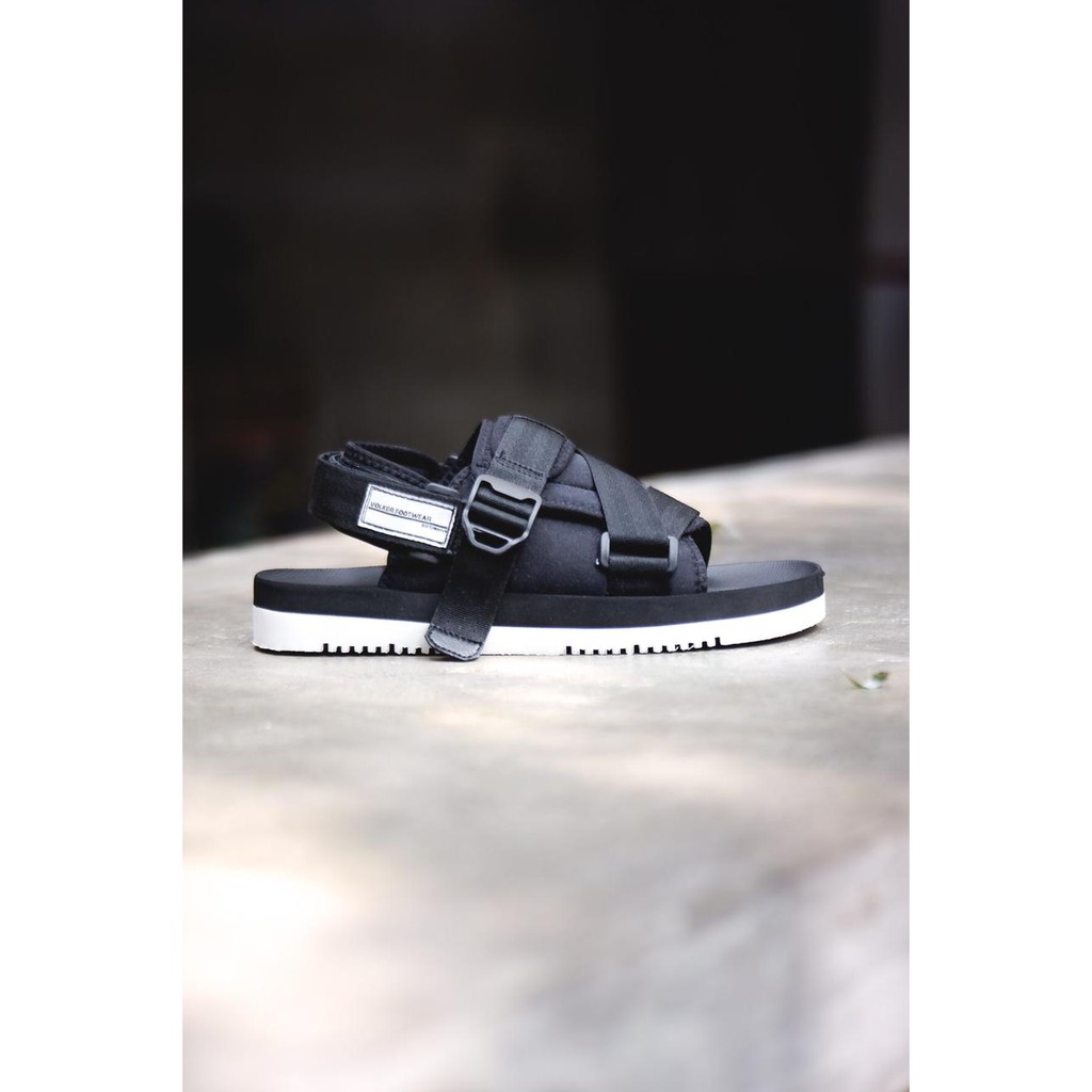 SANDAL KASUAL PRIA WANITA VOLKERFOOTWEAR ARTIKEL MOCK UP BLACKWHITE SOLECUTE