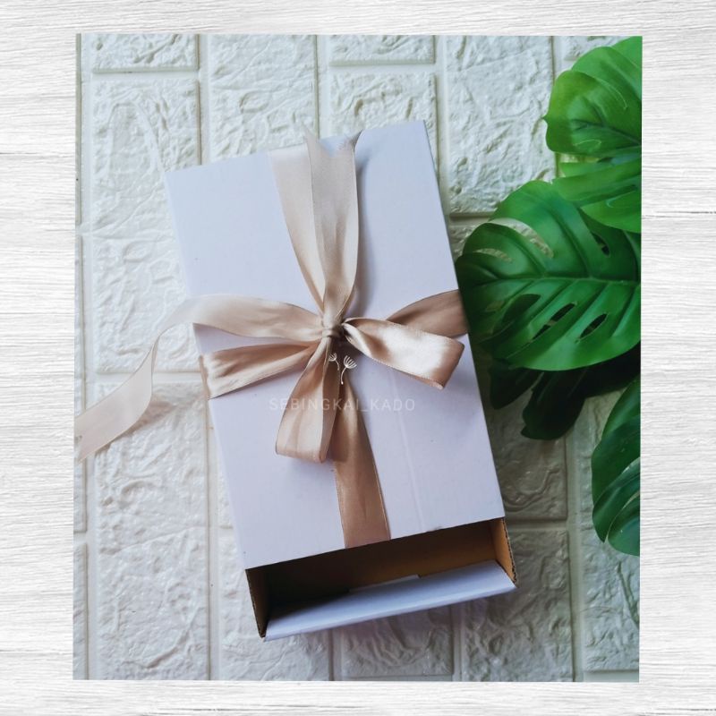 

Box Hampers Slide 22x15x5