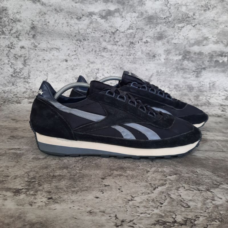 reebok aztec black