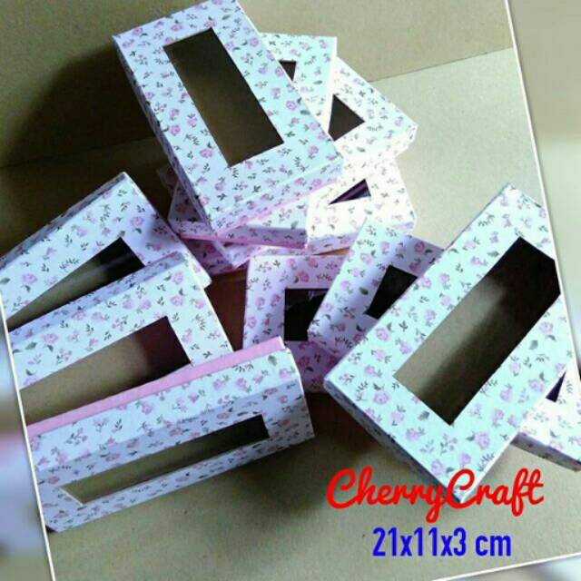 

Kotak Tutup Mika motif bunga vintage ukuran 21x11x3 cm