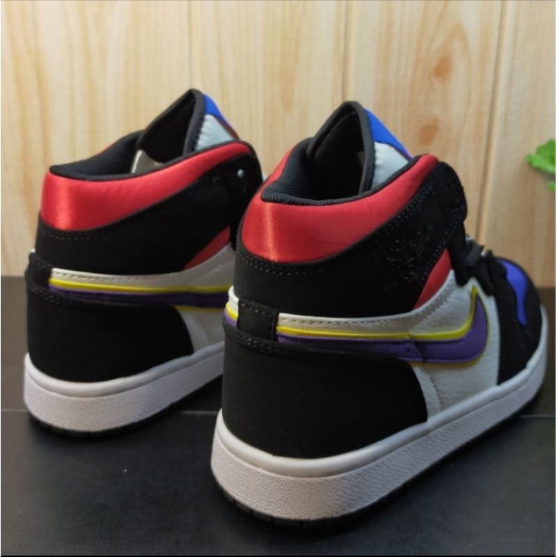 

NIKEJORDAN1MIDSE
