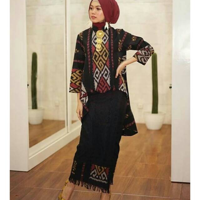 Setelan rok tenun etnic jepara warna hitam motif toraja