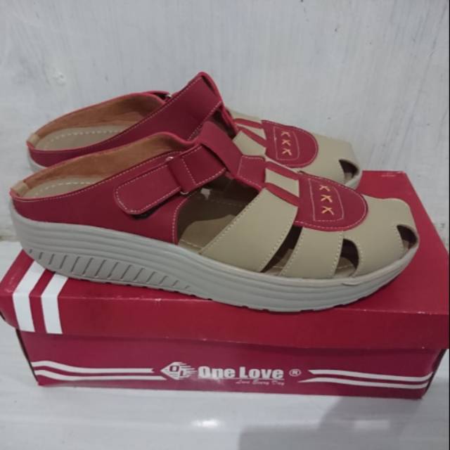 Sepatu sandal One love